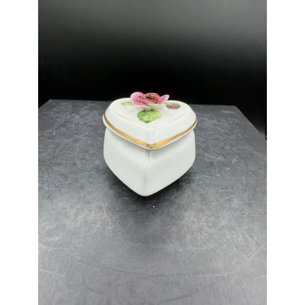 👑❤️ Staffordshire Crown Heart-Shaped Trinket Box with 3D Rose 🌹✨
